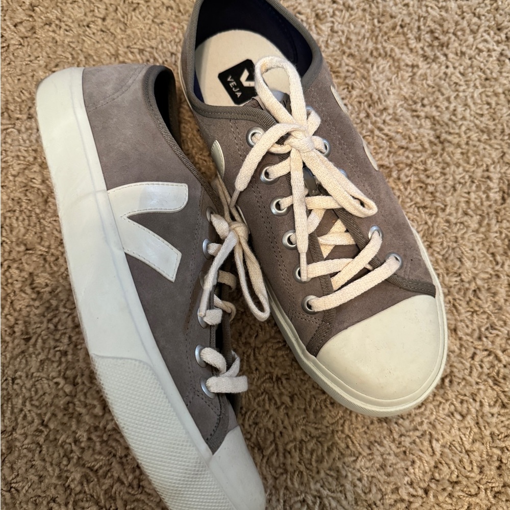 Veja Sneakers 42